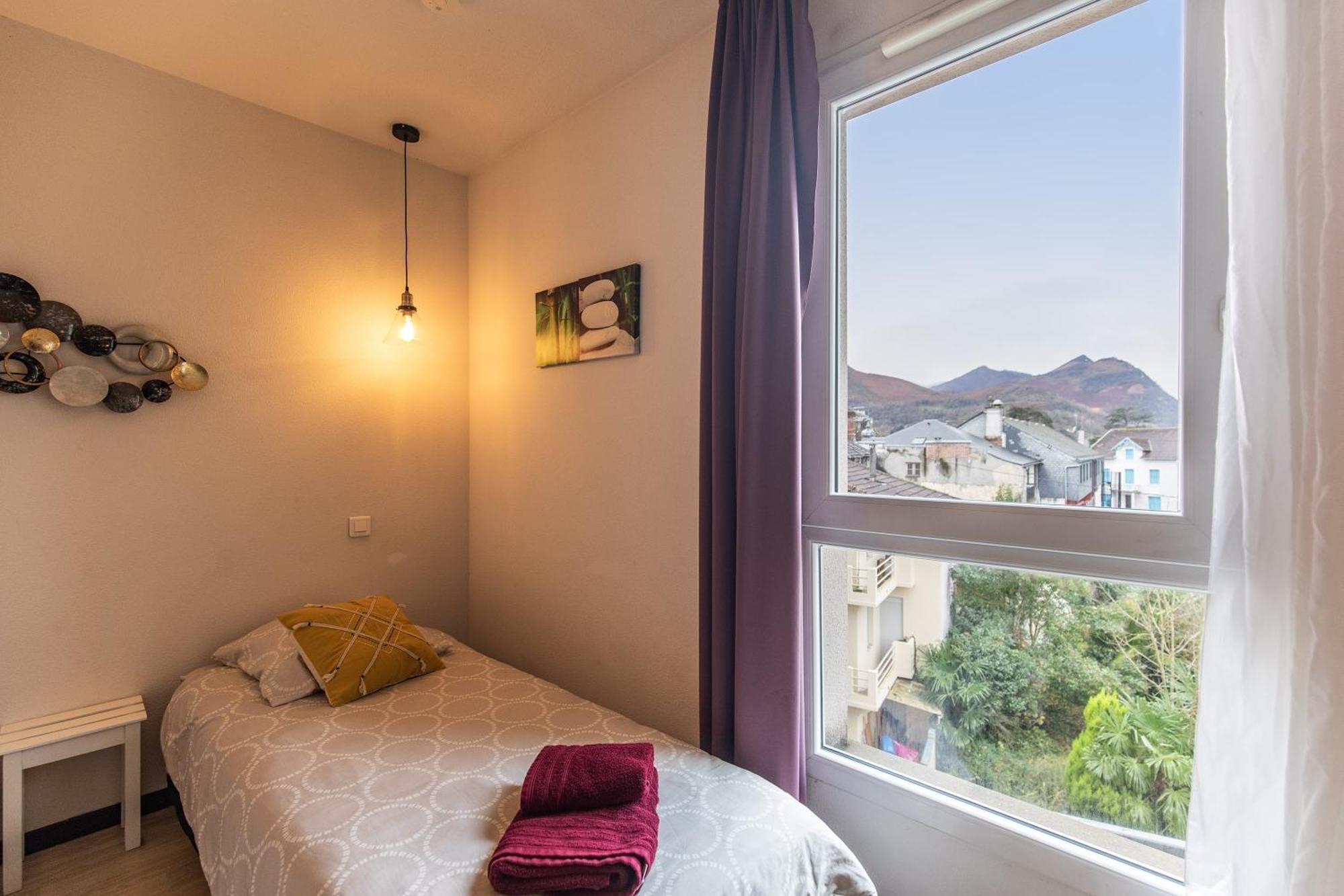 Tithome 1 - Gare, Centre Ville, Vue Montagne Et Chateau Lourdes Bagian luar foto